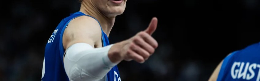 马卡三战97分爵士官方不敢信！后仰似诺天王 北境之王露恶魔微笑